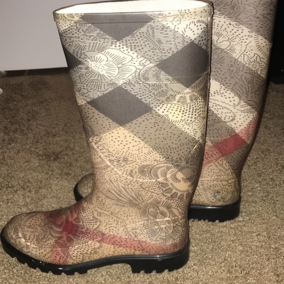 Burberry rain boot size 39 - Picture 2 of 6